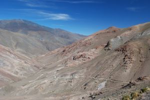 Estrada que desce da 'Abra El Acay' para La Poma, Salta