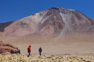 Turistas cerca del volcán Tuzgle, provincia de Jujuy