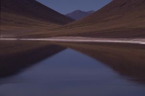 La Laguna Miñiques, Chile, en el Altiplano andino